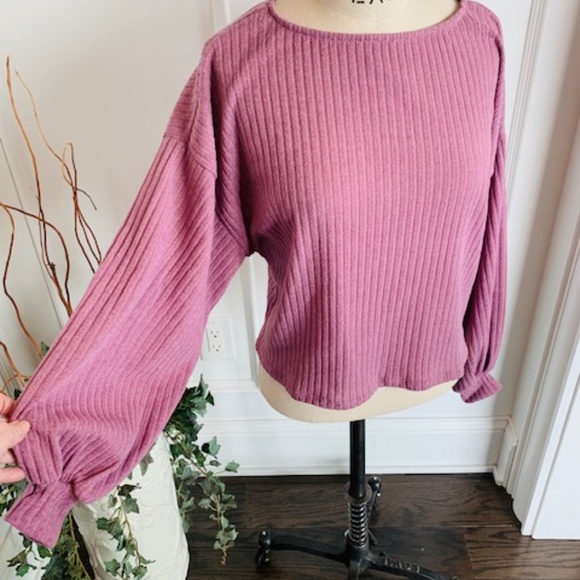 Forever 21 NW0T Balloon Sleeve Knit Top - Picture 9 of 14